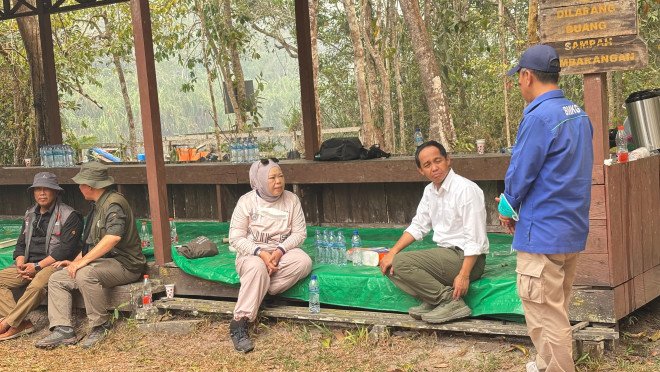 Bupati Kobar dan Menhut Pantau Penyaluran Air, Upaya Tangani Karhutla di TNTP Diperkuat